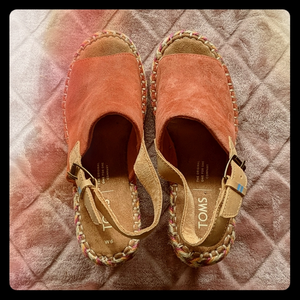 NWT TOMs Spiced Suede Coral Monica Wedges